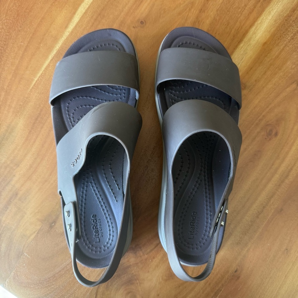 CROCS Women's Brooklyn Low Wedge Sandals - Picture 3 of 14